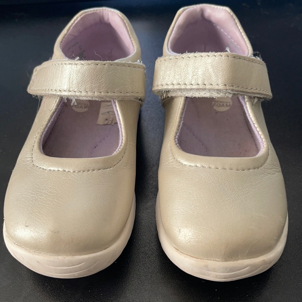 Stride rite size 8 w shoe